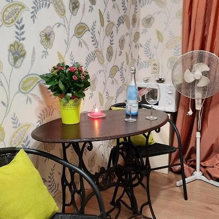 Appartamento Madlena Buduar Riga Esterno foto